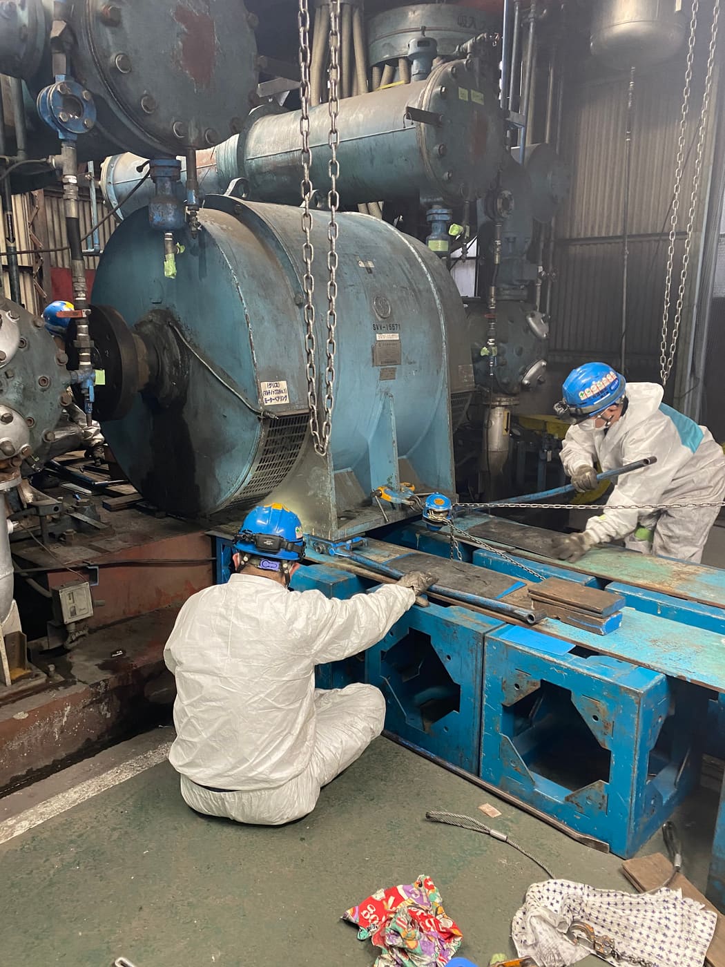 大型モーターの現地取り外し作業